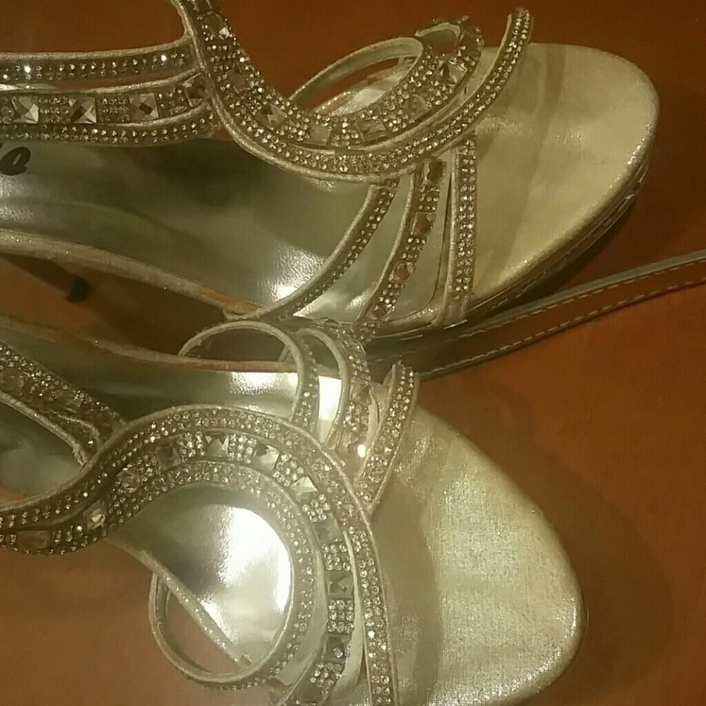 Shoes - Picture 4 of 7